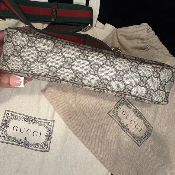 Gucci Beige and Brown Shoulder Bag with Gold Accents - Picture 5 of 16